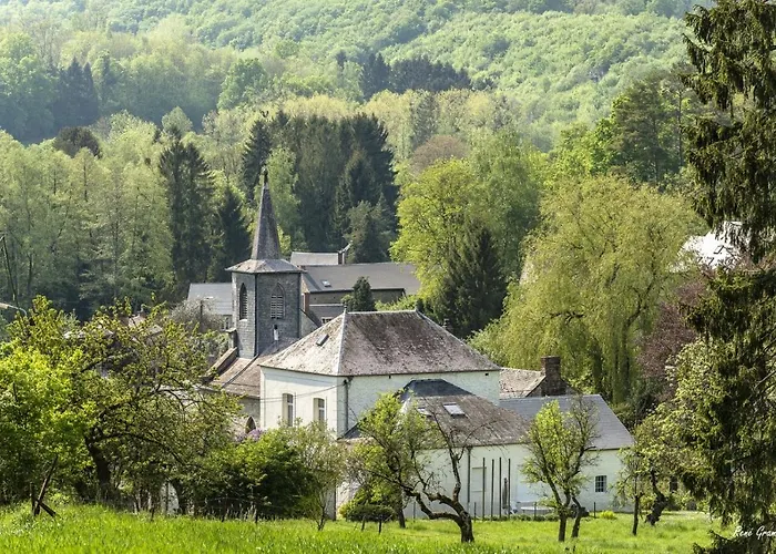 Gezellige Villa Met Open Haard En Zonnige Tuin.