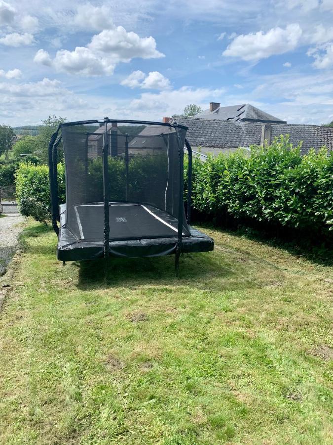 Gezellige Met Open Haard En Zonnige Tuin. *