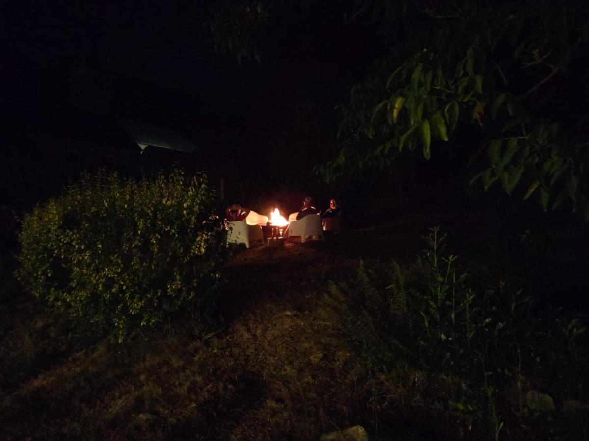 Gezellige Met Open Haard En Zonnige Tuin. Hébergement de vacances *